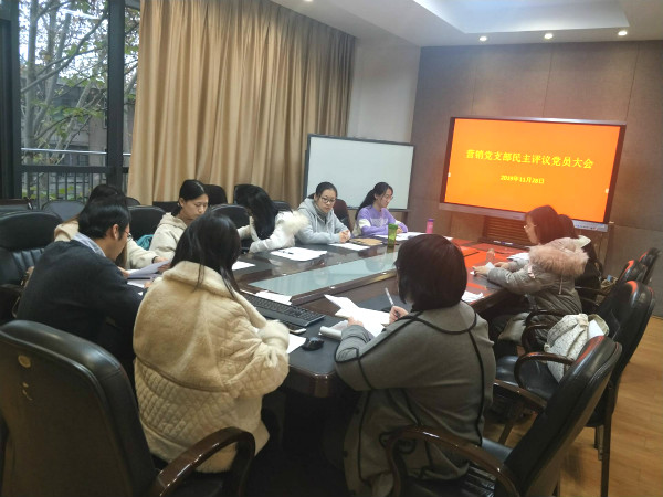 93708cfb621e43b28a9c72bd6fcb7e3c.jpg 会议现场_meitu_1.jpg