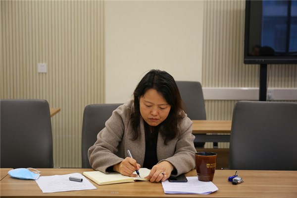 6439cd6d51bf40a39d6a1dd5d6b3caea.jpg 经理赵敏娟发言_副本.jpg