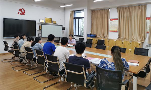 430655779689463da098779f59361acf.jpg 暑期员工工作专题会议_看图王1.jpg