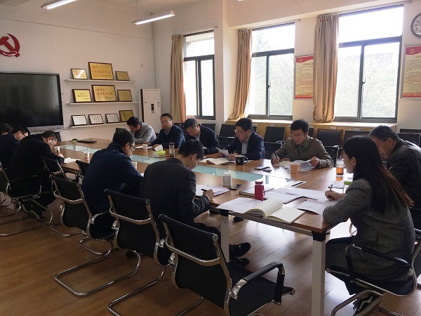 b093c5dd8af04f969547edb8edfbaa6e.jpg 会议现场.jpg