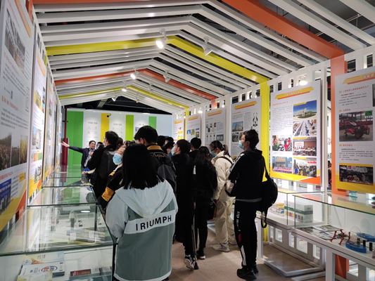 91c9e191e8a643acbf5748f901b5a1a2.jpg 481f19d4c895417e88a036be9f0f7b25.jpg