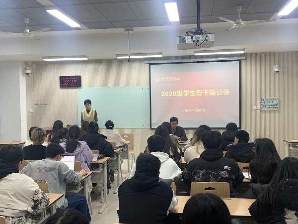 aebb24ebaa1a4342b6ff7a2894692816.png 会议现场.png
