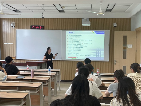 02eaaab6695140afa3dc7eed17ea02ac.jpg 国贸1901班班会.jpg