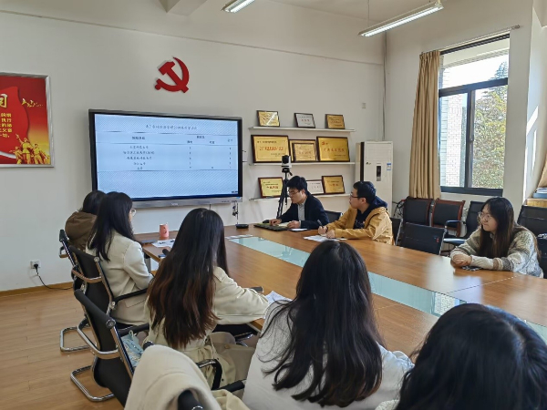 f266ba9de11f4fc78ebc9f24896a8000.jpeg R班会照片.jpeg